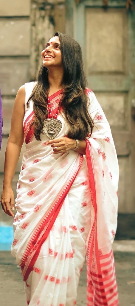 Ivory White and Red Handloom-Style Traditional Saree