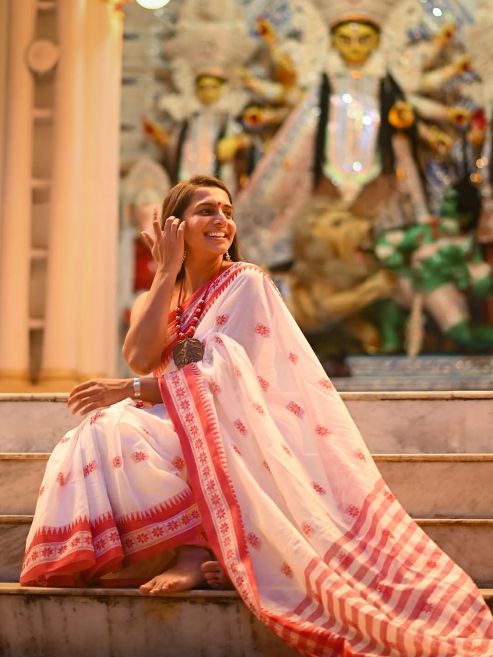 Ivory White and Red Handloom-Style Traditional Saree